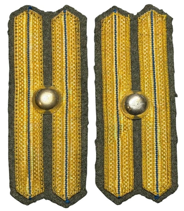 Dutch set of Officers collar emblems vaandrig