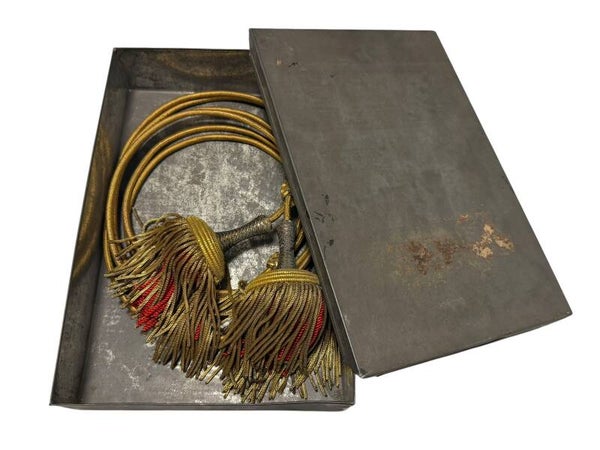 Dutch fourragère KNIL in metal box