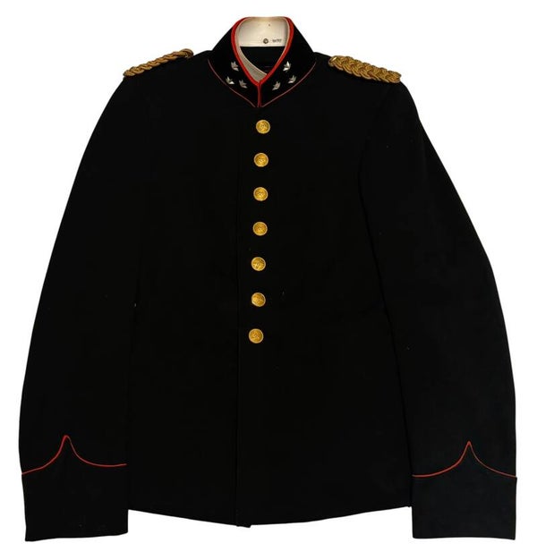 Dutch gala jacket on name WWII