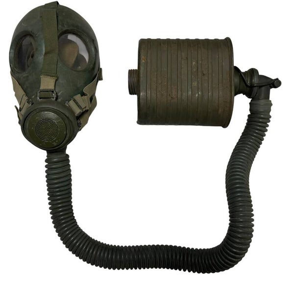 Dutch mounted Model G gas mask set