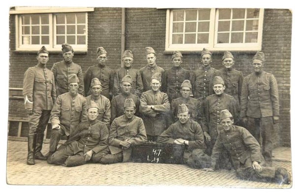 Dutch photo of a group of soldiers