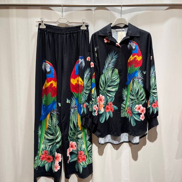 Broek en blouse met papagaai
