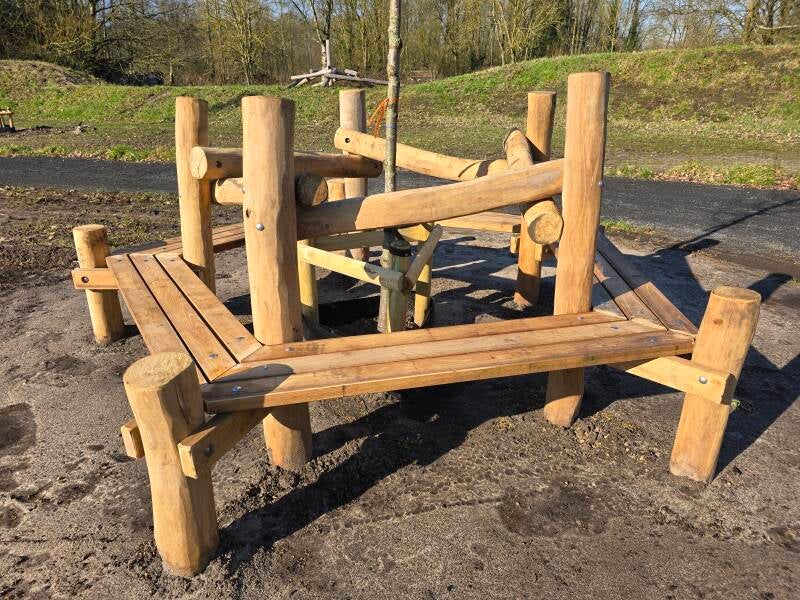Zitbank natuur hout robinia gemeente.jpg