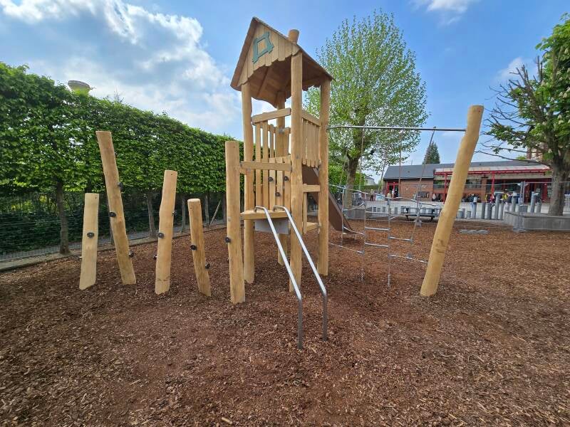 robinia-speeltoestel-natuurlijke-speelplaats-scholen.jpg