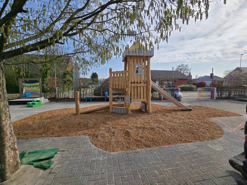 natuurlijke speelplaats houten speeltoestel Robinia.jpg