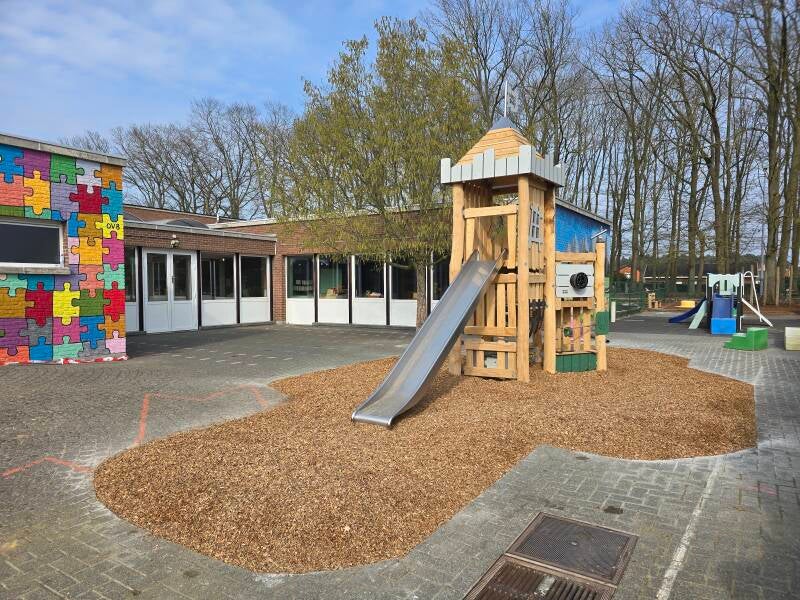 speeltoren robinia natuurlijke speelplaats De Puzzel Begijnendijk.jpg