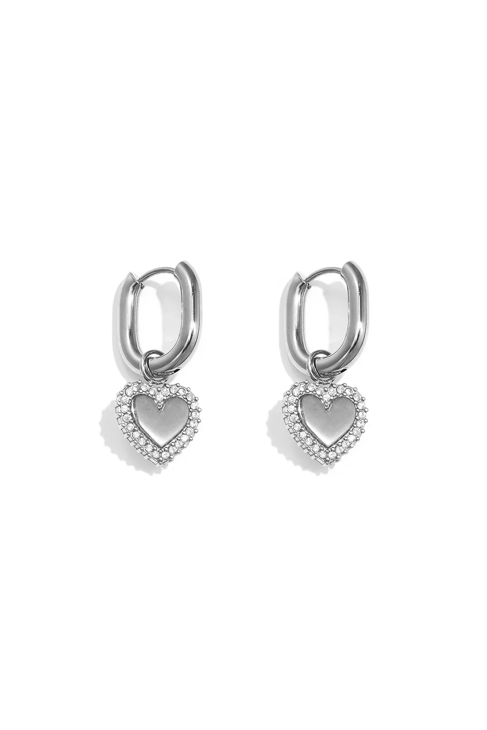 Hartjes oorbellen met randje van diamantjes zilver