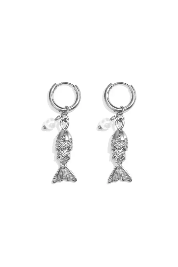Oorbellen met hangende vis zilver