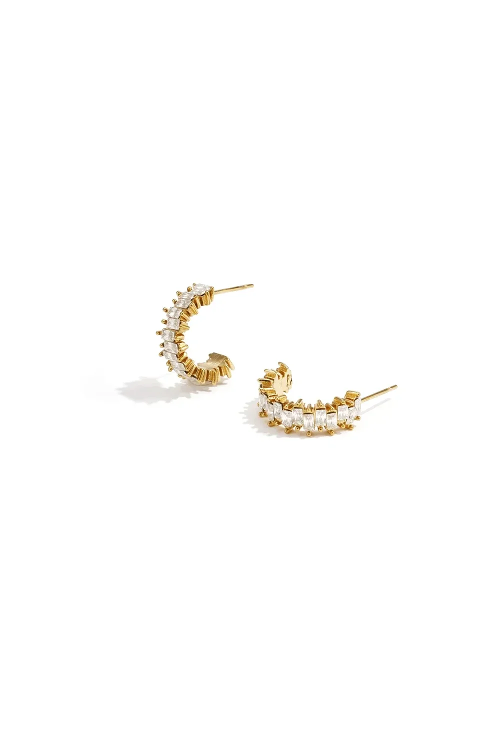 Oorbellen met zigzag steentjes goud