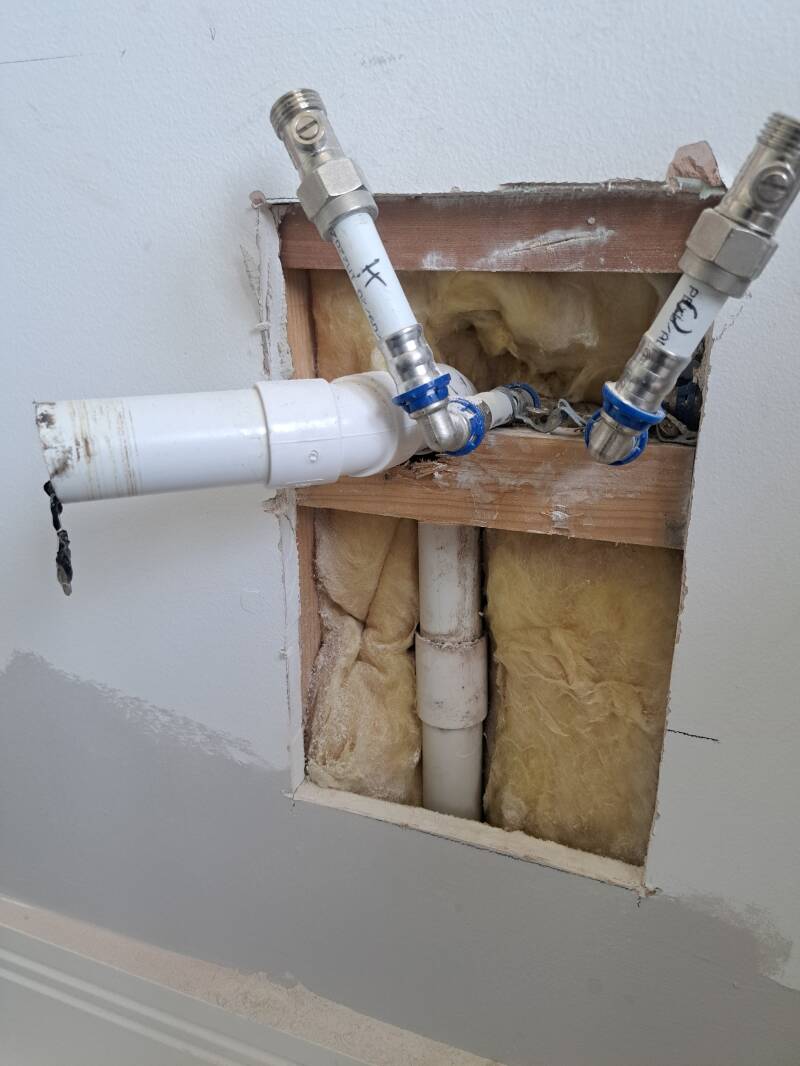 Leaking waste pipe exposed 