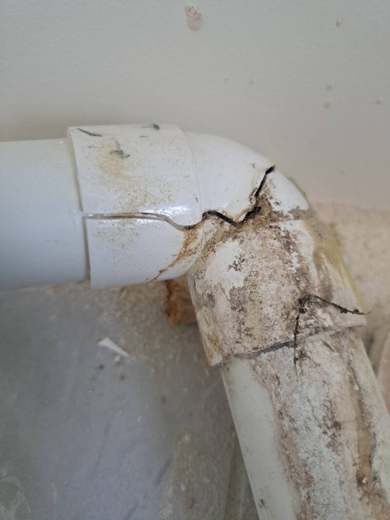 Cracked waste pipe from whb. Leak Detection LeakSOS 