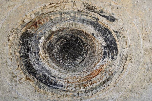 Aardekern – abstract schilderij met cirkelvorm in landelijk stoere stijl