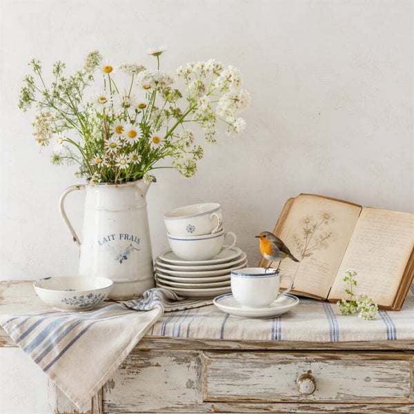 Stille Ochtend – bloemen servies vogel schilderij landelijk boek koffie kopjes