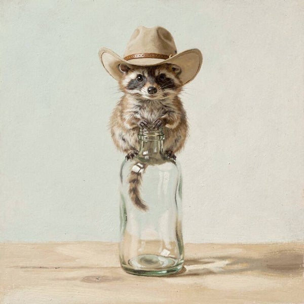 Op de Rand van Avontuur – schilderij met wasbeer en hoed in landelijke sfeer