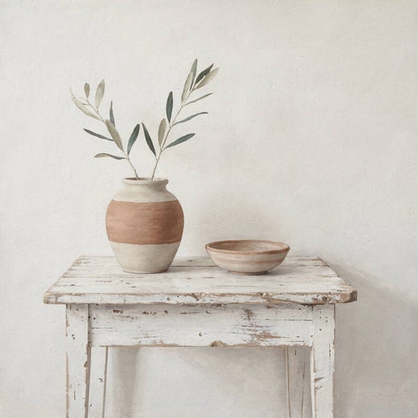 Minimalistisch Stilleven met Olijftakken & Terracotta Vaas – Antiek Wit – Landelijk Schilderij