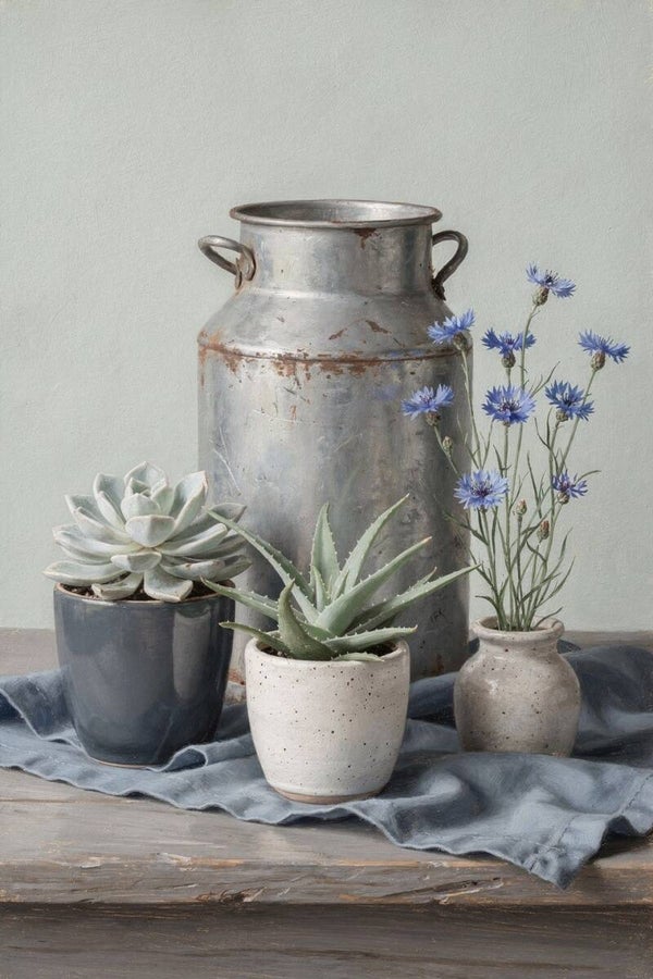 Rustieke Blikvanger – Schilderij met melkbus, blauwe bloemen en vetplanten