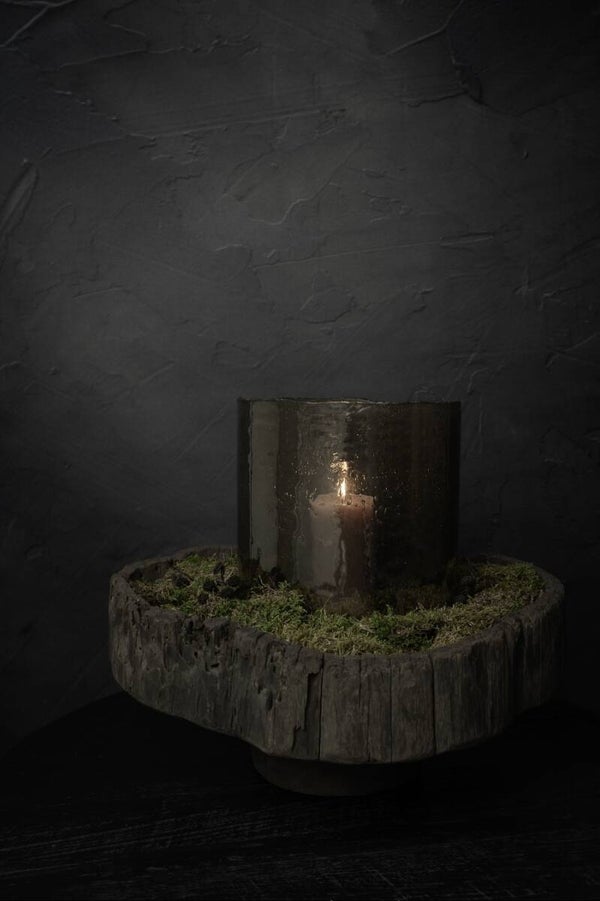 Rustic Lighting – Donker stilleven met windlicht en mos