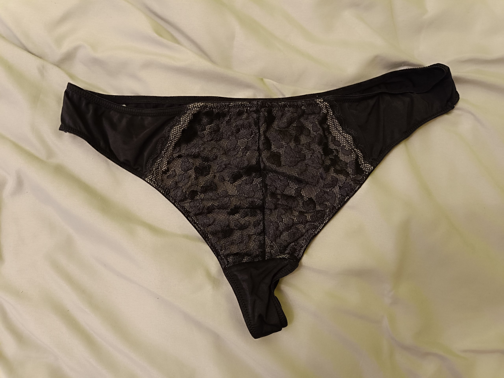 Spitzen besetzter Tanga Schwarz