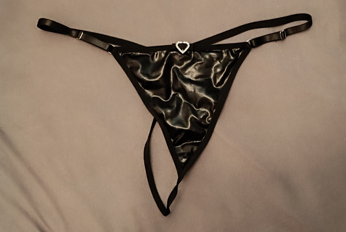 String Schwarz Latex Optik