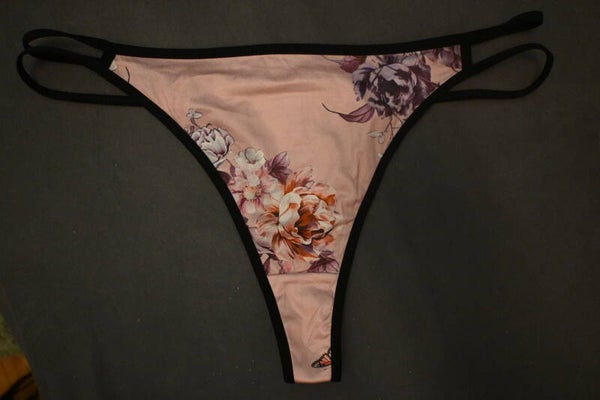 Neue Lieferung - Tanga getragen