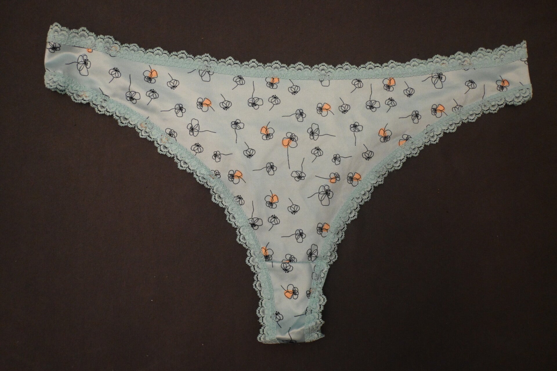 Neue Lieferung - Tanga getragen