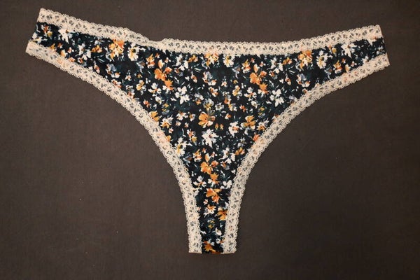 Neue Lieferung - Tanga getragen