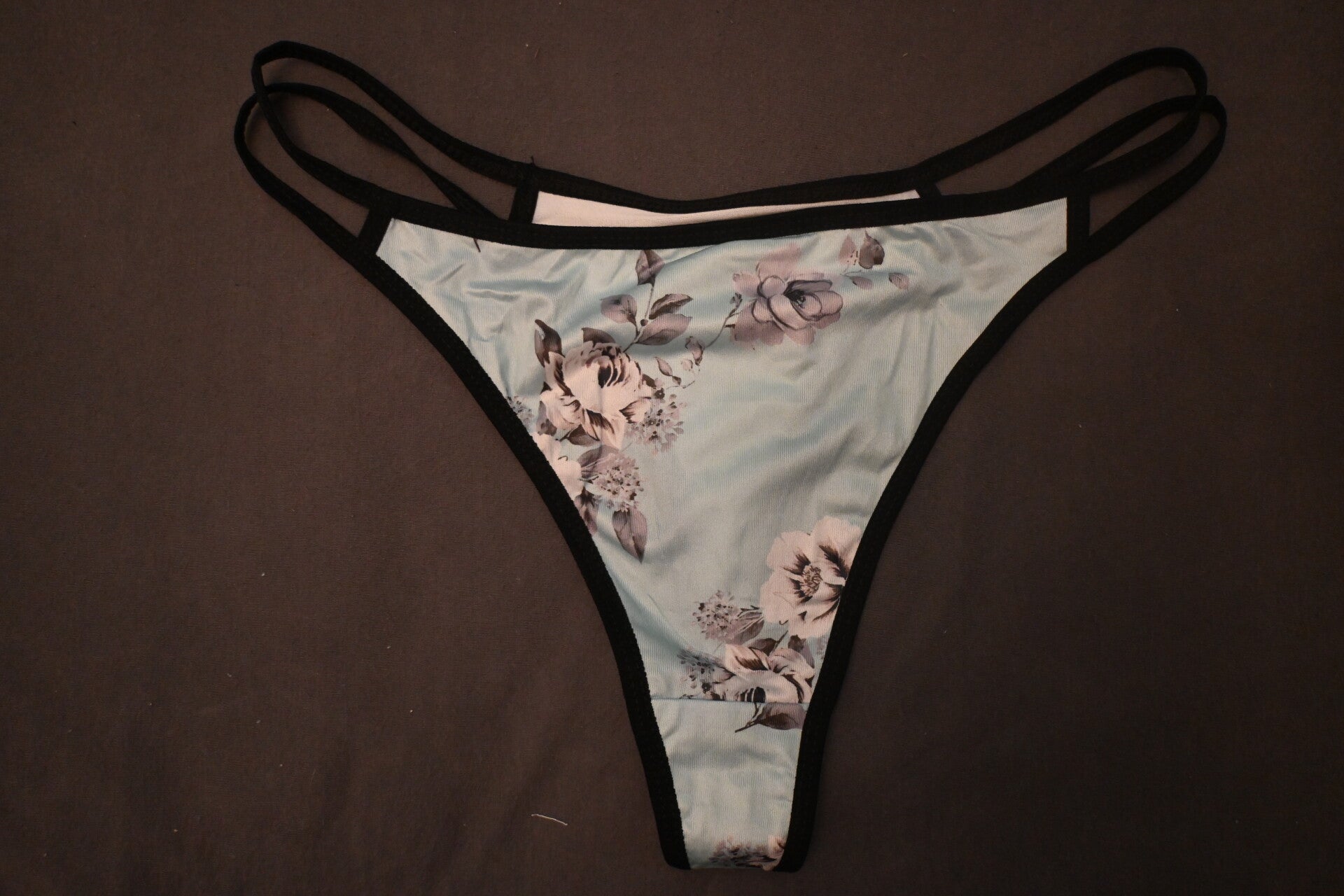 Neue Lieferung - Tanga getragen