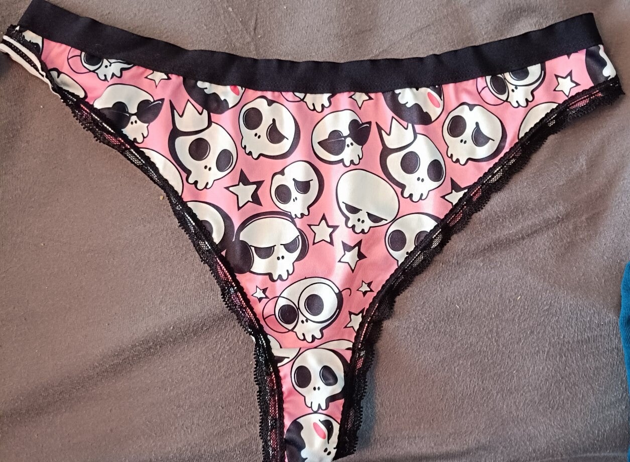Halloween Tanga getragen Pinker Pink Skull