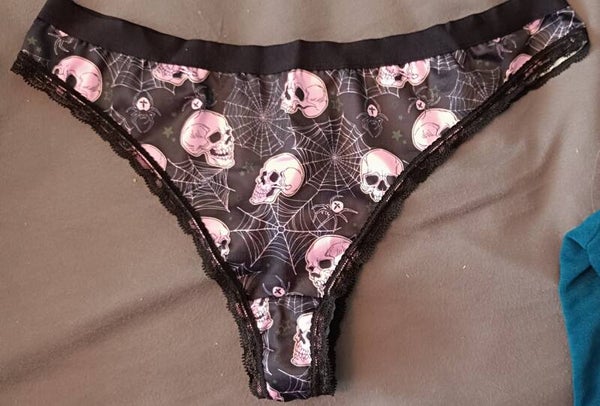 Halloween Tanga getragen Skull&Web