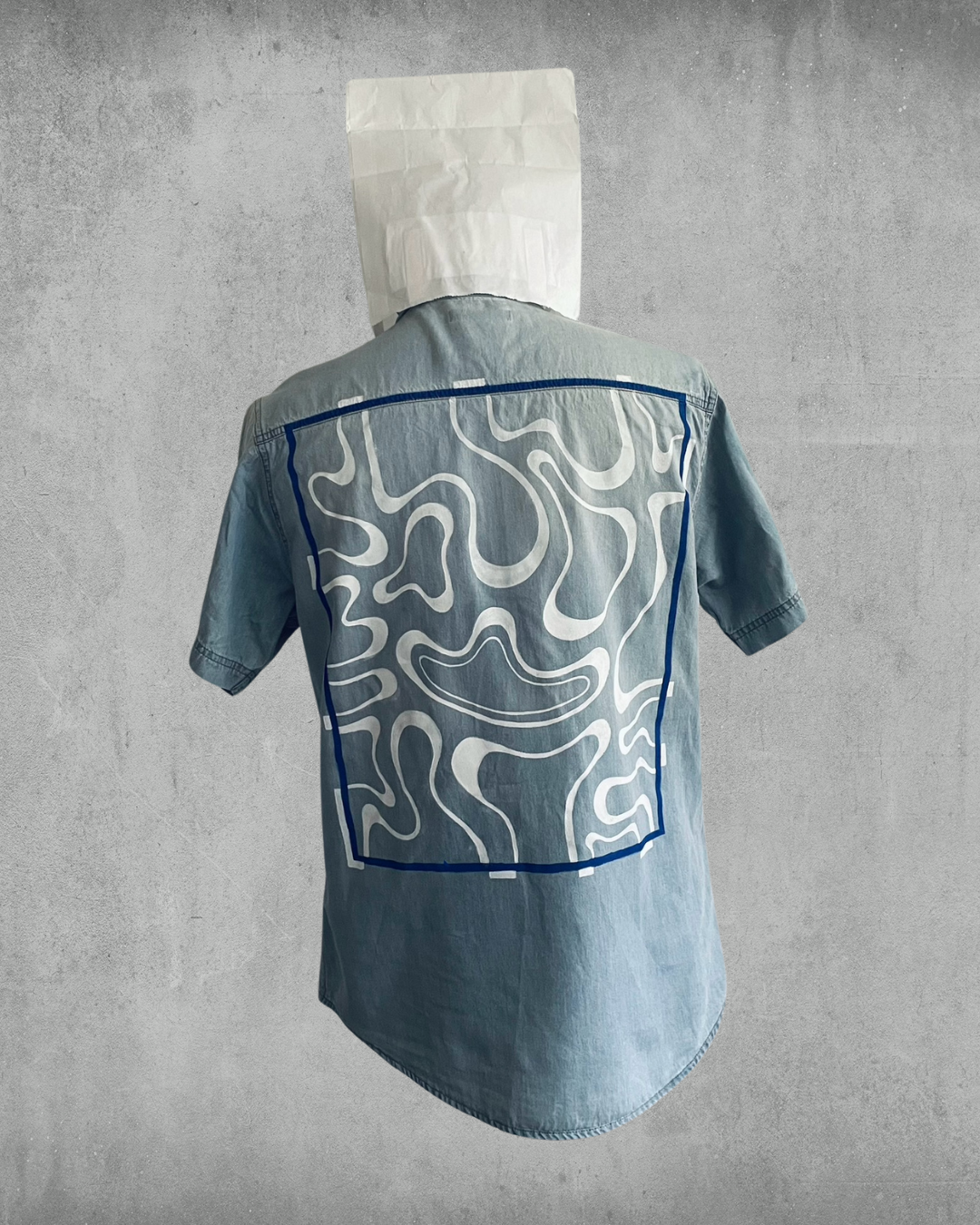 BLUE SHORT SLEEVE BUTTON UP - SIZE M