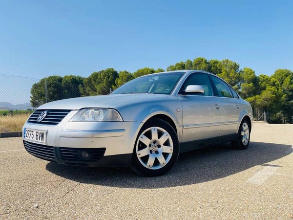 VOLKSWAGEN PASSAT 1.9 TDI HIGHLINE