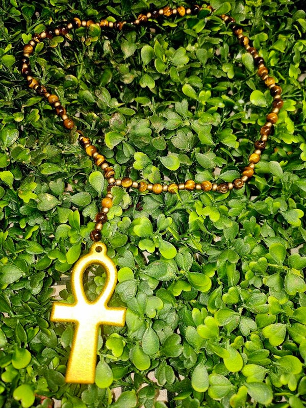 Chapelet de Sorcière Doré – Œil de Tigre & Croix Ankh en Résine Dorée
