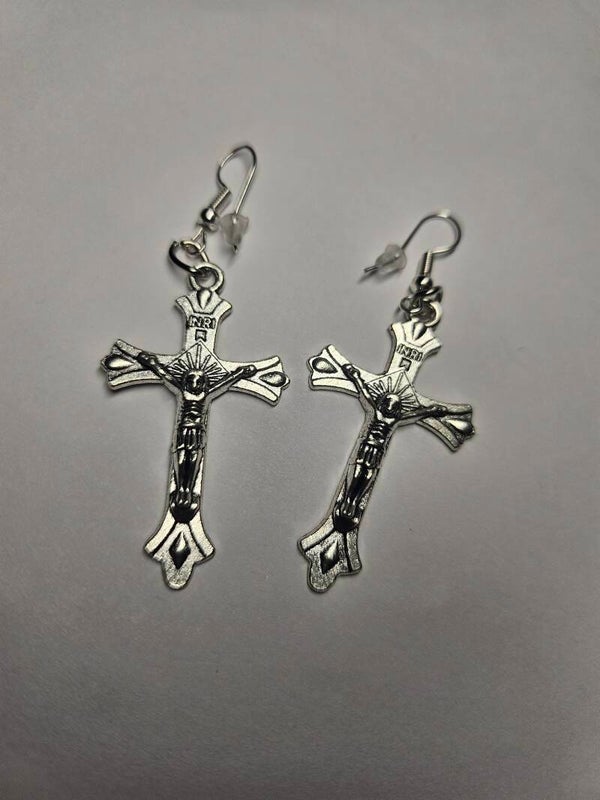 Boucles d’oreilles croix avec Jésus