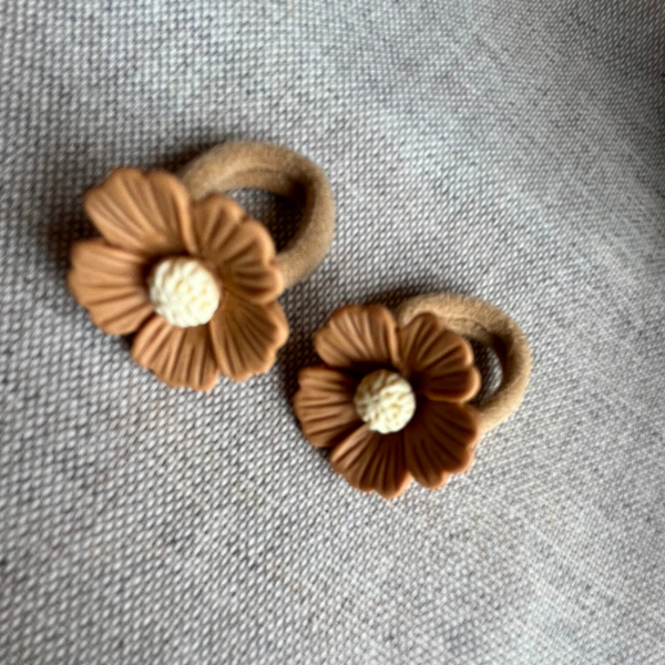 Haarelastiekjes - bruine bloemetjes
