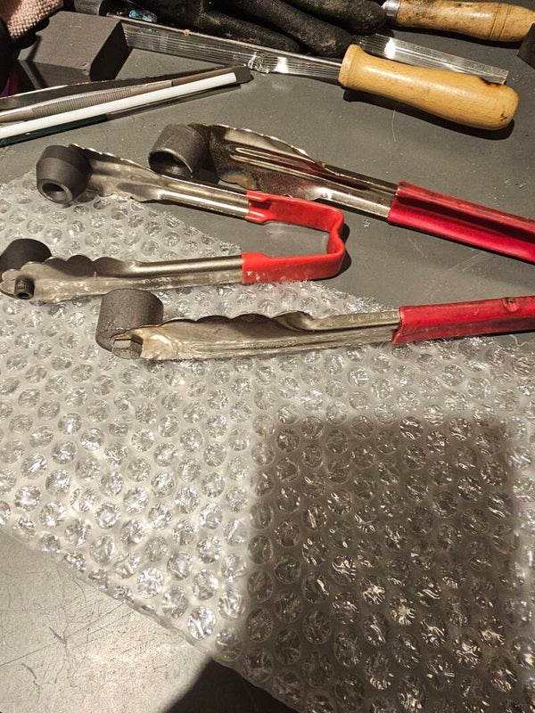 Marble tongs