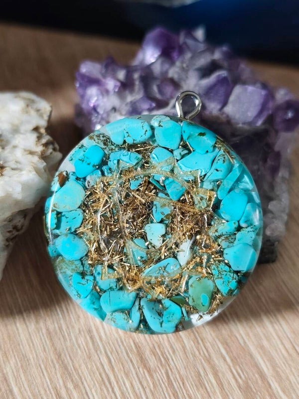 Throat chakra orgone pendant