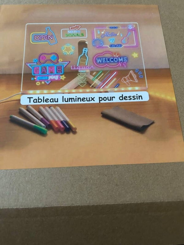 A- tableau lumières et dessin ou note