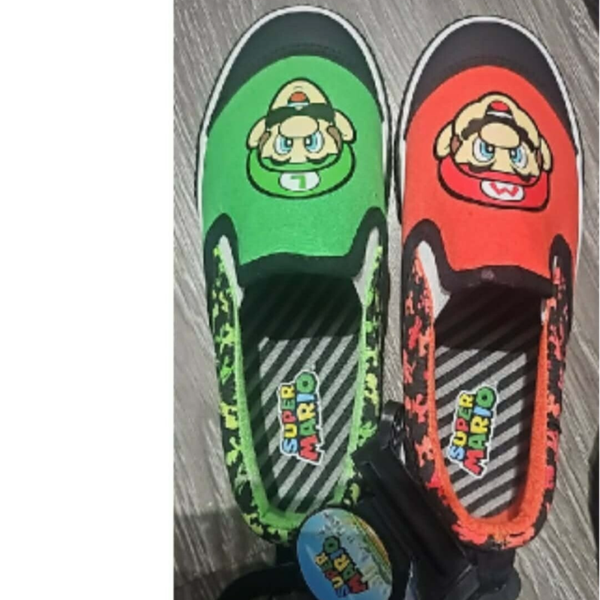 So- soulier taille 2 enfant mario