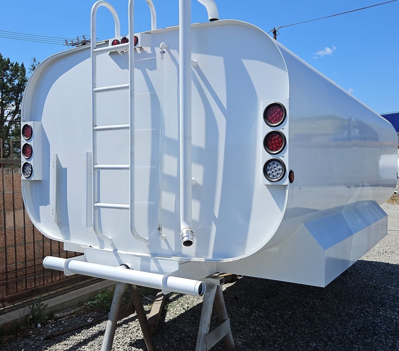 4000 GALLON  COMPLETE WATER TANK