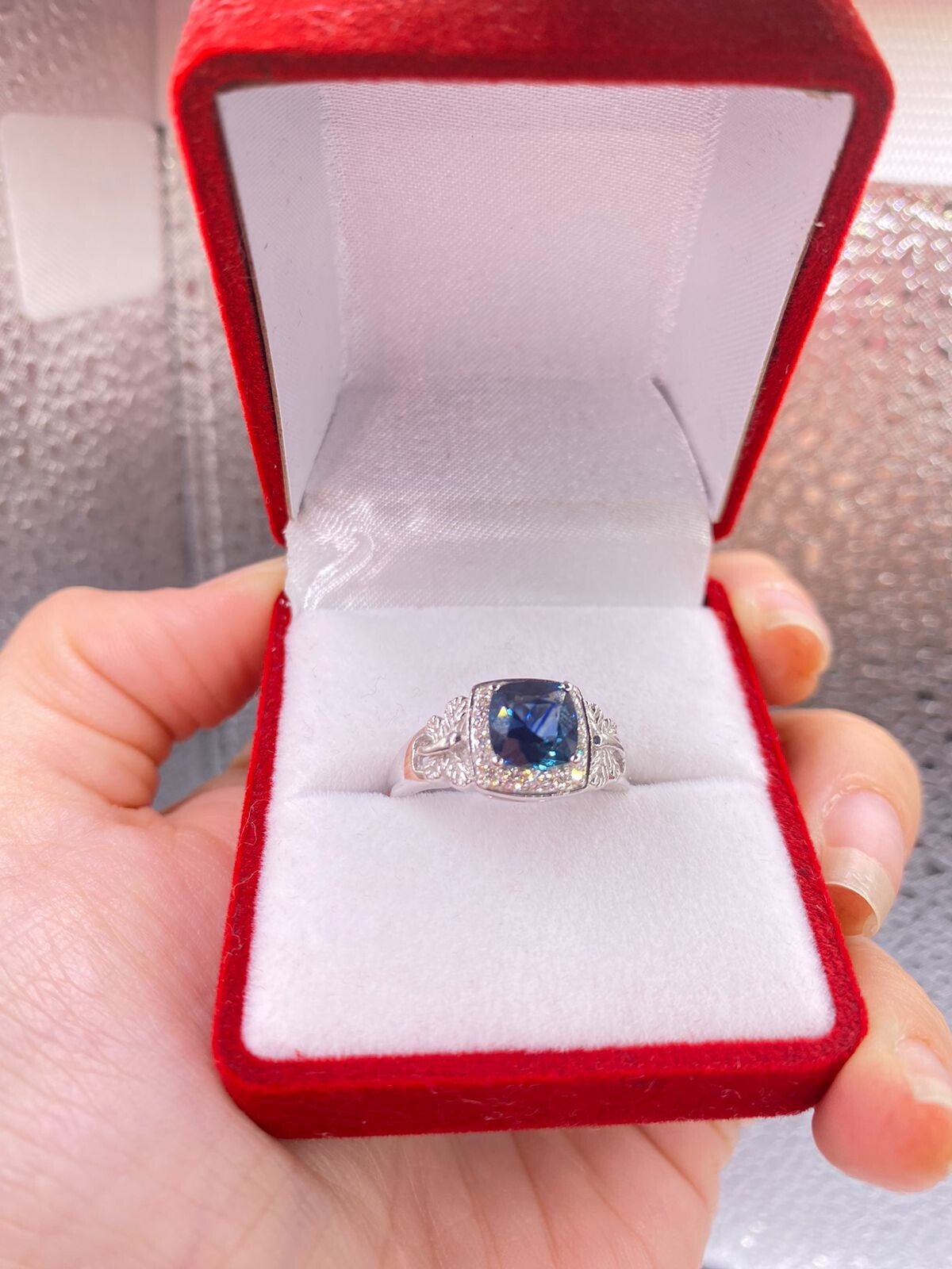 Blue Sapphire gold ring with diamonds