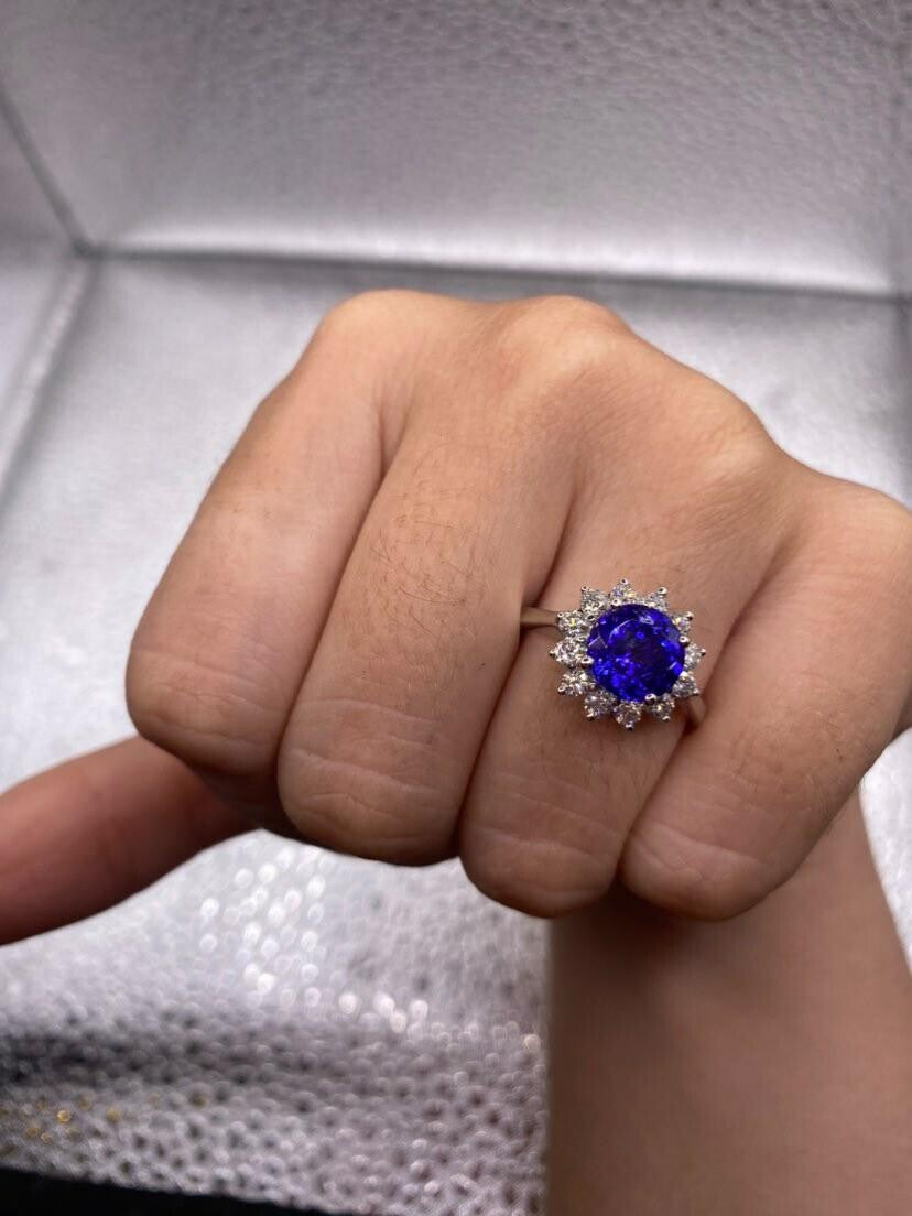 Stunning Tanzanite set in white gold with diamonds