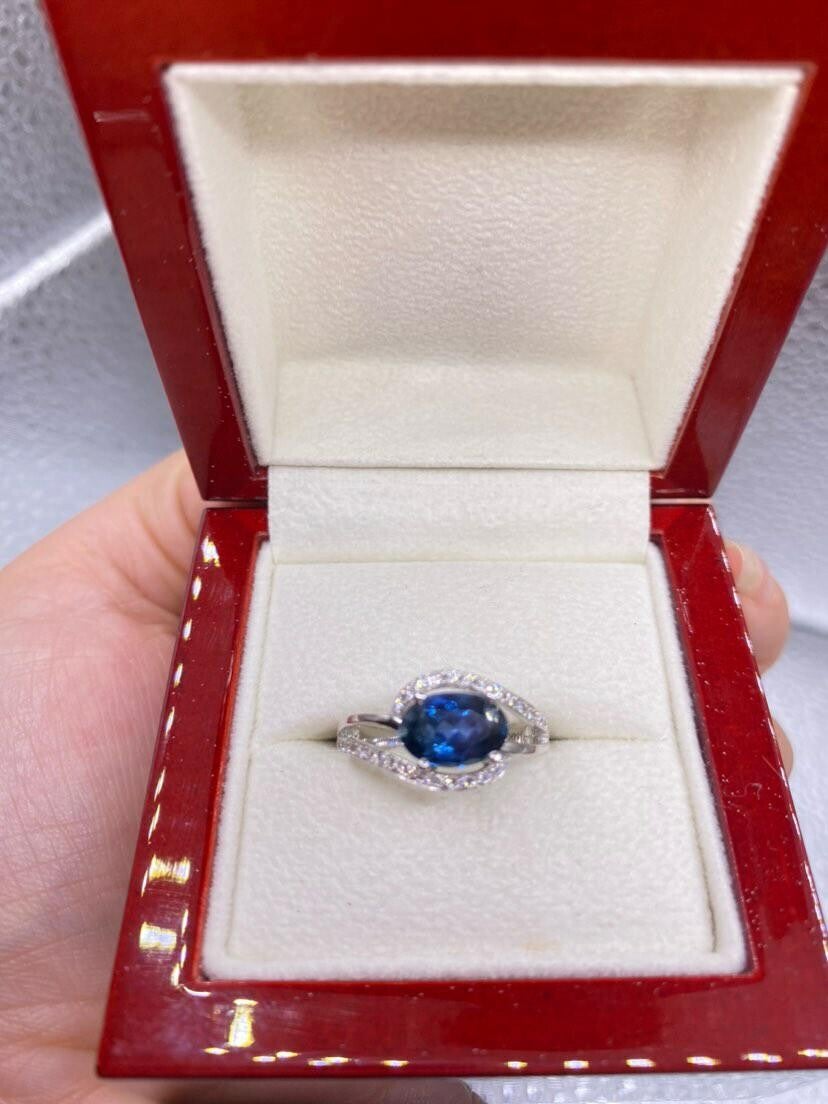 Blue Sapphire gold ring with diamonds