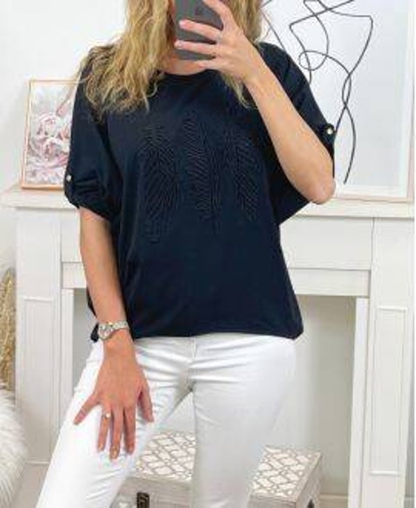 Haut noir, motif plumes