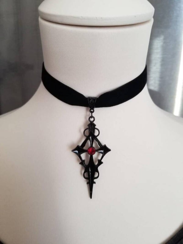 Ras de cou velours croix noire