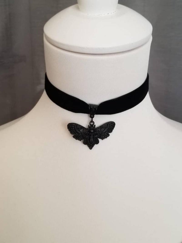 Ras de cou velours papillon noir