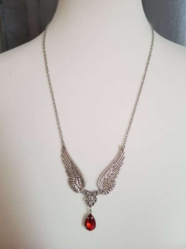 Collier ailes goutte rouge
