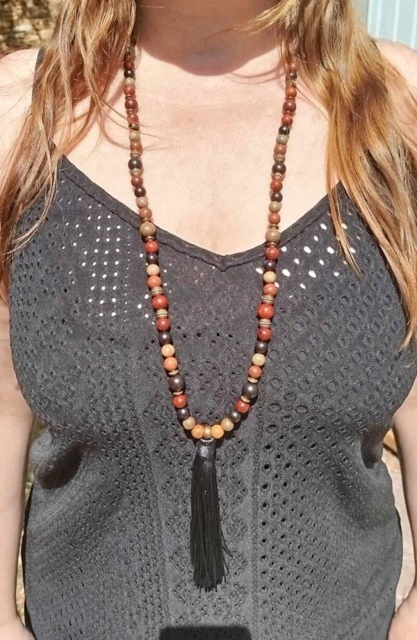 Collier bois pompon