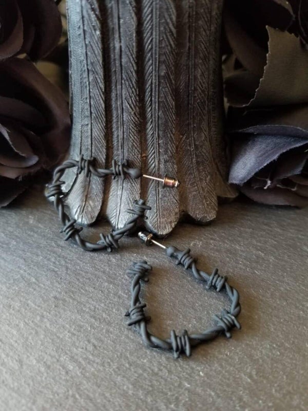 Boucles d'oreilles noires barbelés