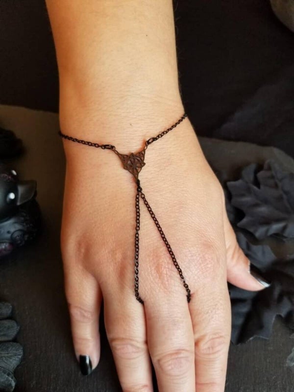 Bracelet chaine nœud de sorcière noir