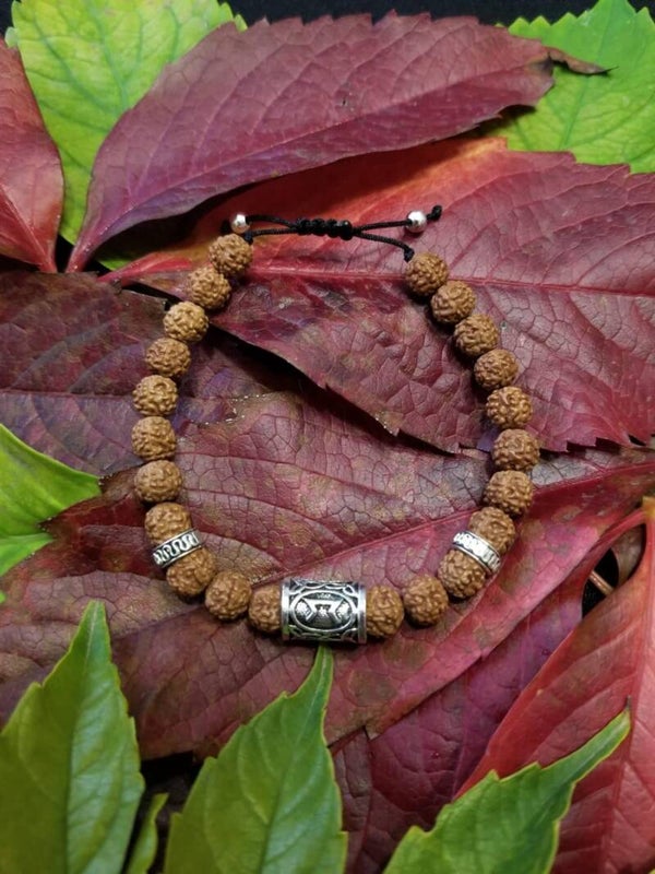 Bracelet rudraksha rune PERTHRO
